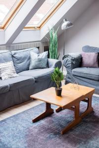 Posedenie v ubytovaní Sunny and Central 3-Bedroom Penthouse with Garage
