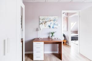 Posteľ alebo postele v izbe v ubytovaní Sunny and Central 3-Bedroom Penthouse with Garage
