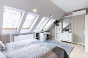 Posteľ alebo postele v izbe v ubytovaní Sunny and Central 3-Bedroom Penthouse with Garage