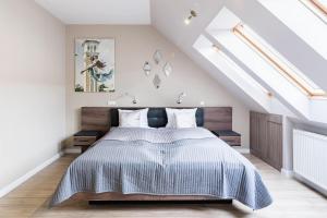 Posteľ alebo postele v izbe v ubytovaní Sunny and Central 3-Bedroom Penthouse with Garage