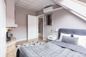 Posteľ alebo postele v izbe v ubytovaní Sunny and Central 3-Bedroom Penthouse with Garage