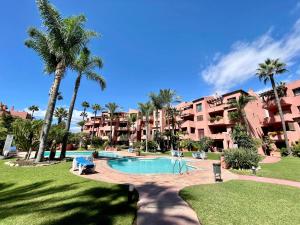 Bazén v ubytovaní Alicate BeachFront Marbella - EaW Homes alebo v jeho blízkosti