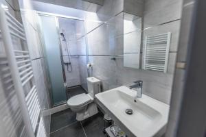 Koupelna v ubytování Hotel Orka + 37 fotografií