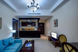 TV a/nebo společenská místnost v ubytování Al Hayat Hotel Apartments
