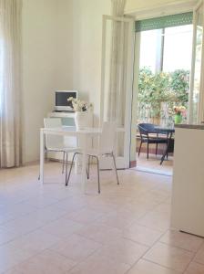 A television and/or entertainment centre at Residence Villa Ofelia
