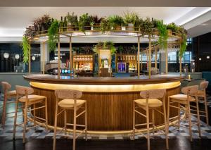 Leonardo Royal Hotel Birmingham酒廊或酒吧区