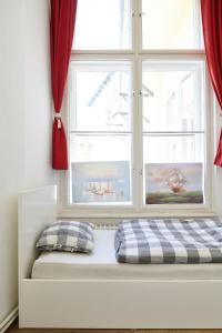 Cama ou camas em um quarto em Lovecroatia Zagreb - 'Pax nest'