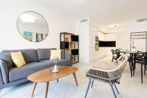 Posedenie v ubytovaní Superb 2 beds 2 baths next to Martinez Hotel
