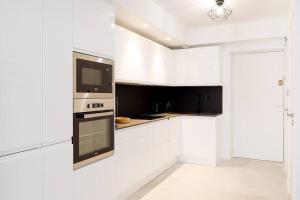 Kuchyňa alebo kuchynka v ubytovaní Superb 2 beds 2 baths next to Martinez Hotel