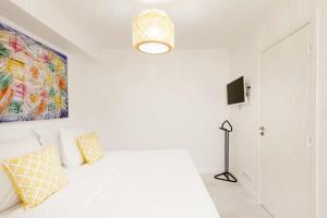 Televízia a/alebo spoločenská miestnosť v ubytovaní Superb 2 beds 2 baths next to Martinez Hotel