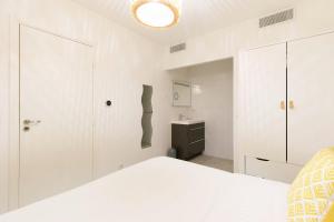 Posteľ alebo postele v izbe v ubytovaní Superb 2 beds 2 baths next to Martinez Hotel