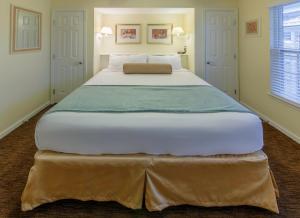 Krevet ili kreveti u jedinici u objektu Holiday Inn Club Vacations Oak n Spruce Resort in the Berkshires