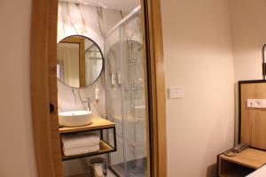 Un baño de Hotel Marfany