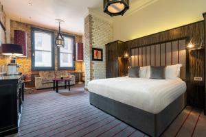 Voodi või voodid majutusasutuse The Trinity City Hotel toas