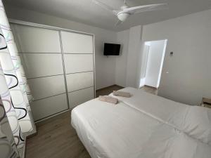 En eller flere senger på et rom på Arguineguin Beach Lux Solarium Street