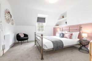 a bedroom with a bed and a chair at Captivating 4-Bed House in Killin in Killin
