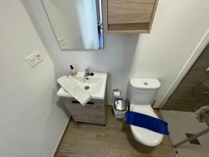 Kúpeľňa v ubytovaní Arguineguin Beach Lux Solarium Sky + 20 fotografií