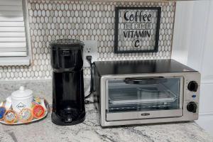 A kitchen or kitchenette at The Torres' Loft West Tampa MidTown Raymond James Stadium