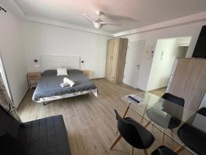 Posteľ alebo postele v izbe v ubytovaní Arguineguin Beach Lux Solarium Sky