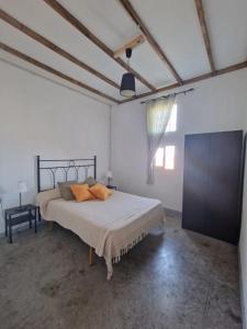 a bedroom with a bed with orange pillows on it at Casa Rocio in Güimar
