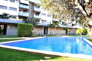 a swimming pool in front of a building at Marina Raset, 3 dormitorios, centro, by Bookindenia in Denia