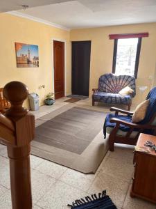 a living room with a couch and a chair at Casa Helena in Tiagua