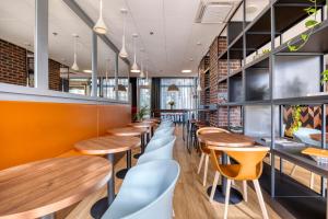 TV a/nebo společenská místnost v ubytování B&B HOTEL Antwerpen Zuid