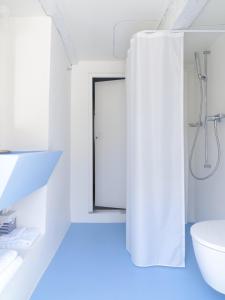 Um banheiro em Corippo Albergo Diffuso