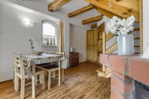 a dining room with a table and chairs at Siedlisko Kromienice in Krzywe
