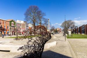 a metal sculpture of a woman on a city street at Guest H4U POVOA PRACA JOAO 23 in Póvoa de Varzim