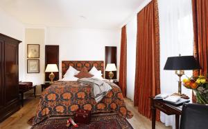 Postel nebo postele na pokoji v ubytování Romantik Hotel Gebhards