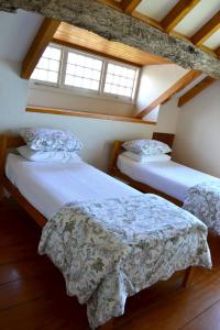 Un pat sau paturi într-o cameră la Ahu Ahu Beach Villas
