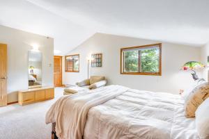 a large white bedroom with a large white bed at Mountain Vistas in Silverthorne