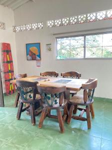 a wooden table and chairs in a room at Finca Villa Sofía Campestre con piscina in Anapoima