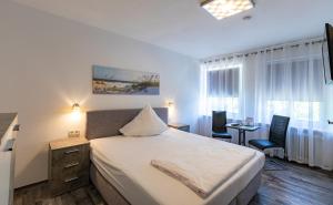 Ein Bett oder Betten in einem Zimmer der Unterkunft Stadt-gut-Hotel Großer Kurfürst