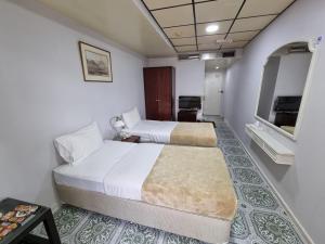 Postel nebo postele na pokoji v ubytování West Hotel