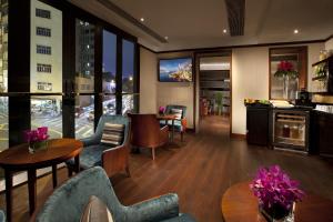 Uma área de estar em Hotel One Eighteen