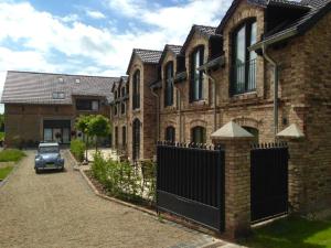 a car parked in front of a brick house at SEEBADHOF Berlin-Rangsdorf in Rangsdorf