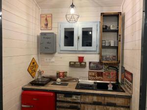 A kitchen or kitchenette at Off mode - Erdei faház a tóparton