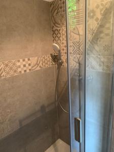 A bathroom at Off mode - Erdei faház a tóparton