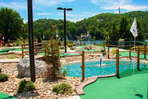 Bazén v ubytování Creekside Cottage nebo v jeho okolí