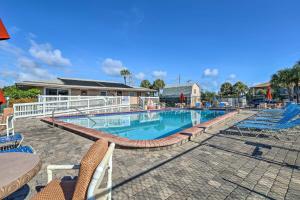 Swimmingpoolen hos eller tæt på The Palms Cocoa Beach Condo Walk to Beach!