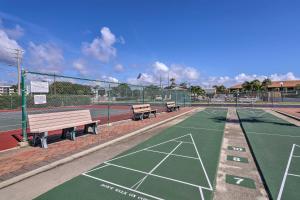 Tenis in/ali skvoš poleg nastanitve The Palms Cocoa Beach Condo Walk to Beach! oz. v okolici