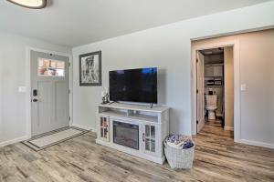 Gallery image of Ideally Located Buckley Apartment with Balcony! in Buckley