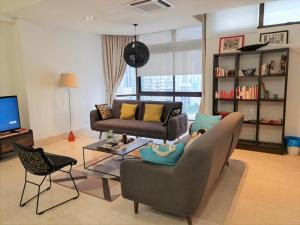 Зона вітальні в Bukit Bintang Fahrenheit88 Apartment by Sarah's Lodge