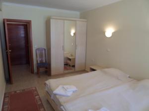 Tempat tidur dalam kamar di Apartment in Complex Monastery 1