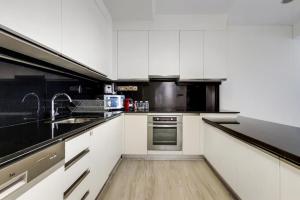 Kuchyň nebo kuchyňský kout v ubytování Address Dubai Marina Vacationer