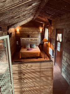 Postel nebo postele na pokoji v ubytování Chambre avec spa privé