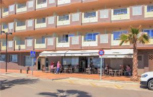 Zdjęcie z galerii obiektu Awesome Apartment In Fuengirola With Kitchen w mieście Fuengirola +11 zdjęć
