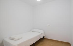 Zdjęcie z galerii obiektu Awesome Apartment In Fuengirola With Kitchen w mieście Fuengirola